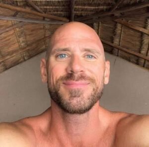 Johnny Sins Vermögen: Diese Zahl schockiert Fans johnny sins vermögen
